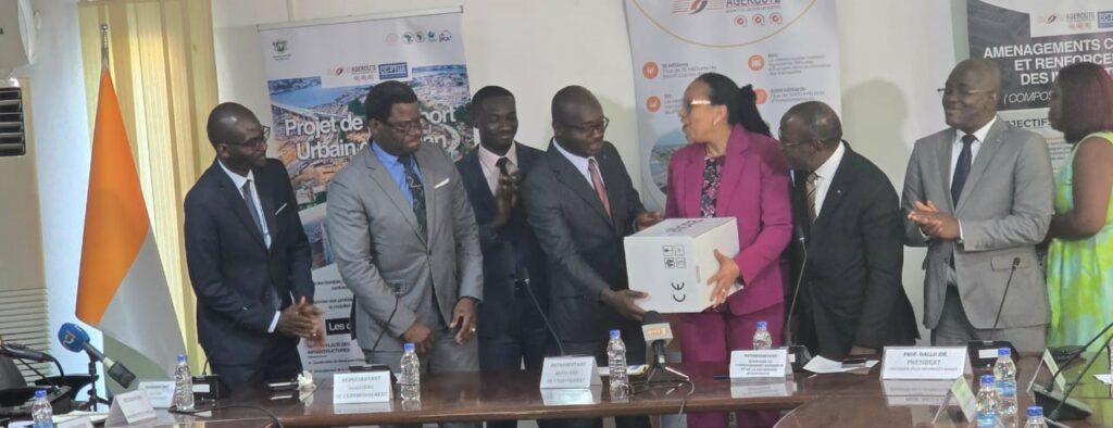 Côte d’Ivoire-AIP/L’AGEROUTE met à la disposition de l’Université de Cocody du matériel technique de mesure de la qualité de l’air
