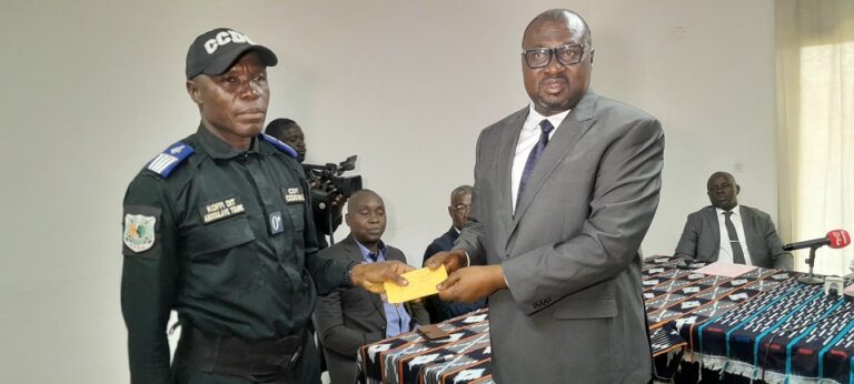 Côte d’Ivoire-AIP/ Le Conseil régional de Gbêkê offre plus de huit millions FCFA de carburant pour soutenir l’opération « Epervier 10 »