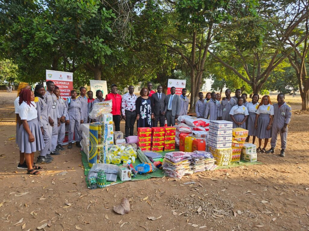 Côte d’Ivoire – AIP / Save the Children remet des vivres et non-vivres à l’ANAED à Korhogo