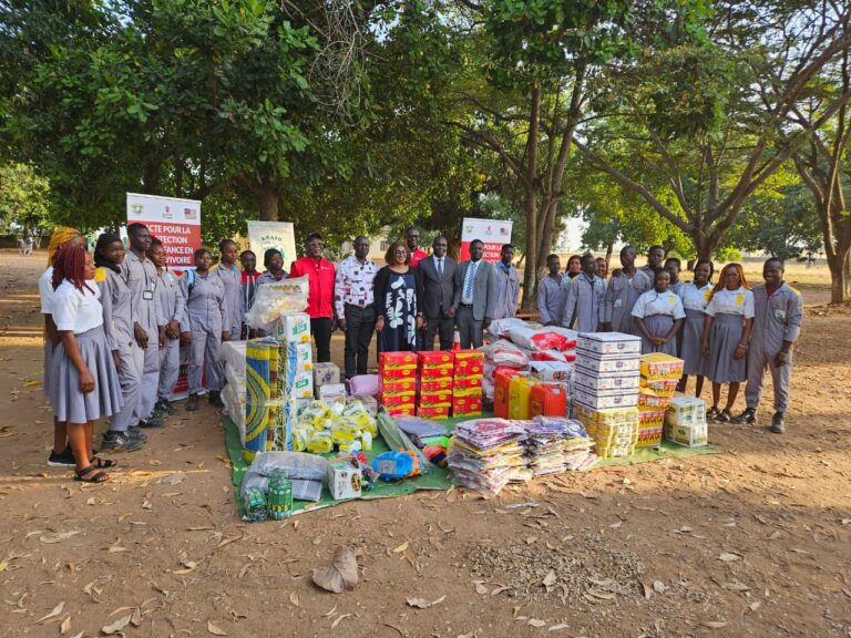 Côte d’Ivoire – AIP / Save the Children remet des vivres et non-vivres à l’ANAED à Korhogo
