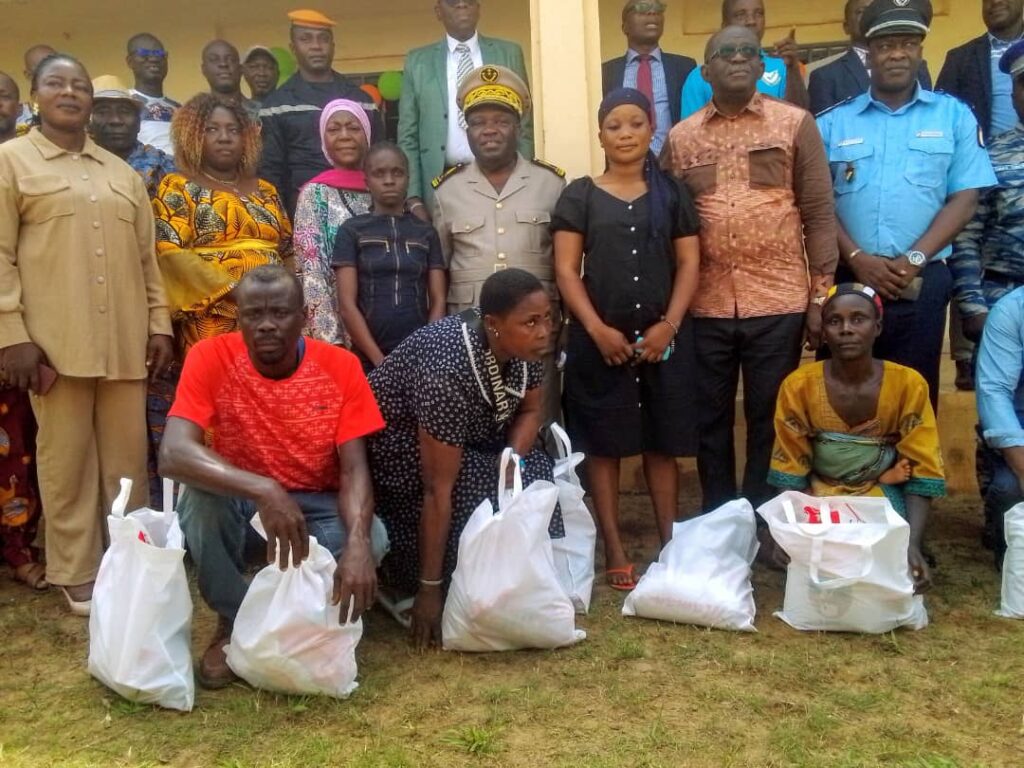 Côte d’Ivoire-AIP/100 familles vulnérables d’Alépé reçoivent une aide gouvernementale