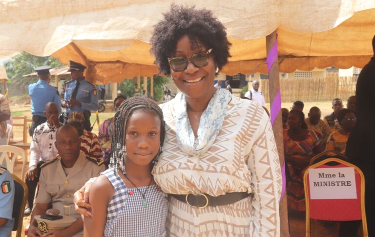 Côte d’Ivoire-AIP/ Aimée Zebeyoux offre plus de 1000 kits aux écoles primaires de Gagnoa