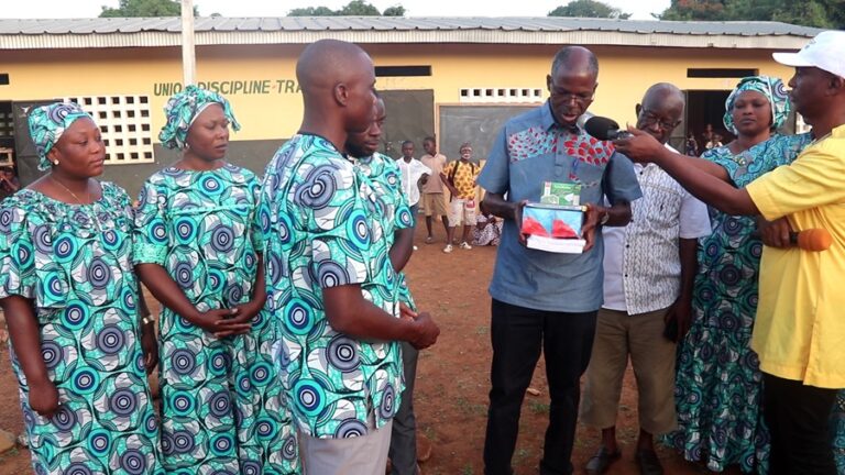 Côte d’Ivoire – AIP/ Une émission radio met en exergue les résultats scolaires satisfaisants de l’école primaire de Kouafo Akidom