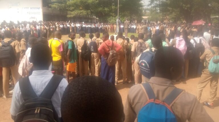 Côte d’Ivoire – AIP/ Les élèves arrêtent les cours pour protester contre la rétention de leurs copies d’évaluations à M’Bahiakro