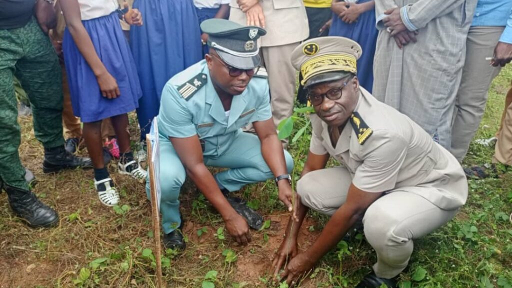Côte d’Ivoire – AIP/ JNP : un spécialiste des Eaux et Forêts invite les citoyens à planter des arbres pour sauver l’humanité