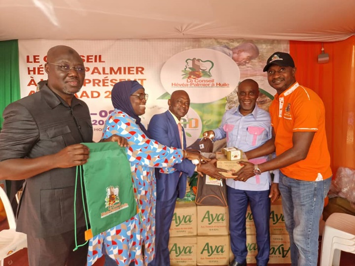 Côte d’Ivoire-AIP / Les cantines scolaires de Kong reçoivent des dons en vivres du conseil hévéa palmier à huile