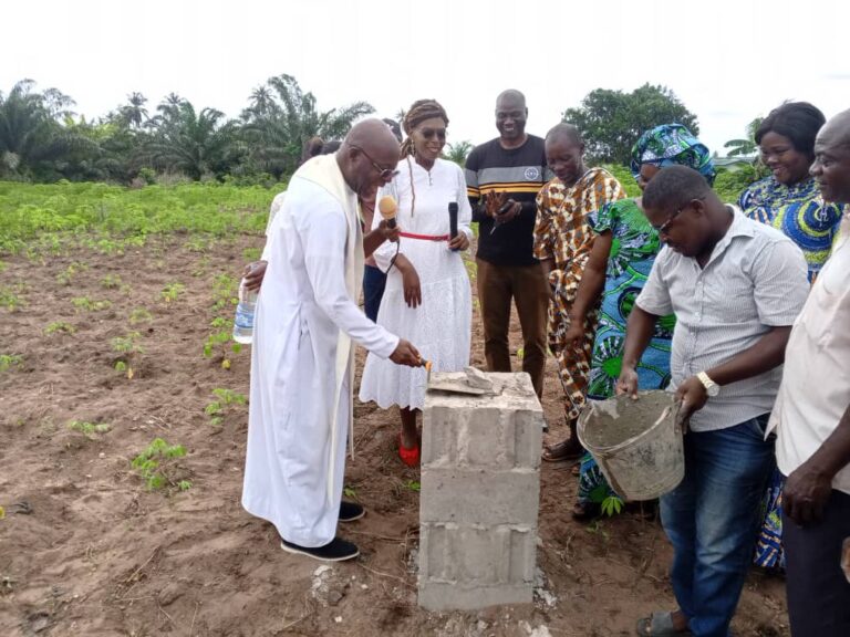 Côte d’Ivoire-AIP/Adiaké: pose de la première pierre du centre d’accueil et de formation en faveur des jeunes filles mères