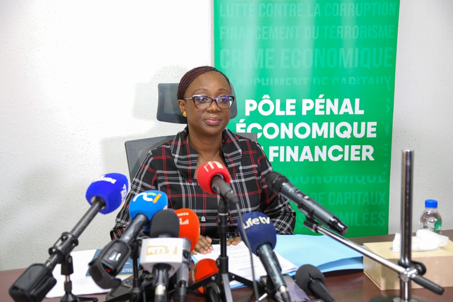 Côte d’Ivoire-AIP/Agbré Stéphane dit « Apoutchou national » et quatre autres personnes déferrés
