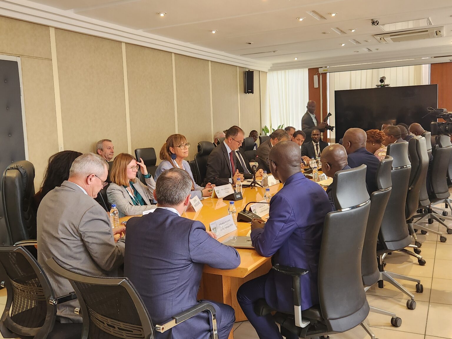la Côte d’Ivoire-AIP/ La ministre Kaba Nialé invite le MEDEF international à explorer les opportunités économiques dans son pays