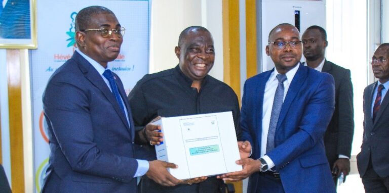 Côte d’Ivoire-AIP/ Anoblé Félix prend la présidence du conseil d’administration du conseil de l’hévéa-palmier à huile