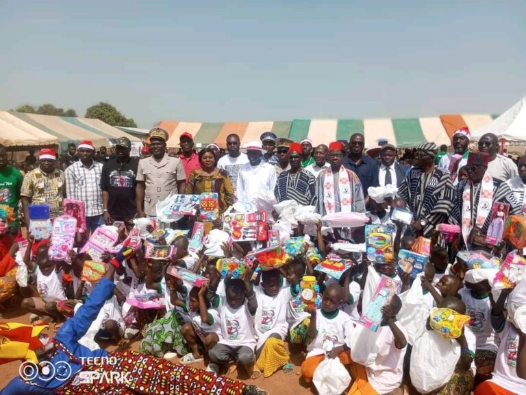 Côte d’Ivoire – AIP / 900 écoliers primés et cadeautés à Pegnankaha ( Sinematiali)