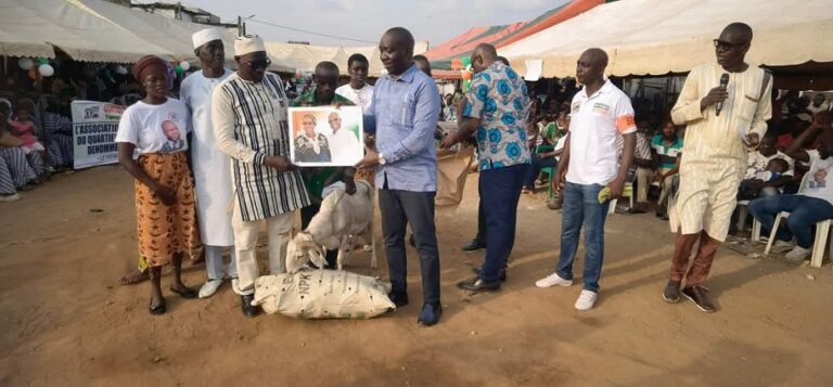 Côte d’Ivoire-AIP/ Des populations de Yopougon rendent hommage au maire Adama Bictogo