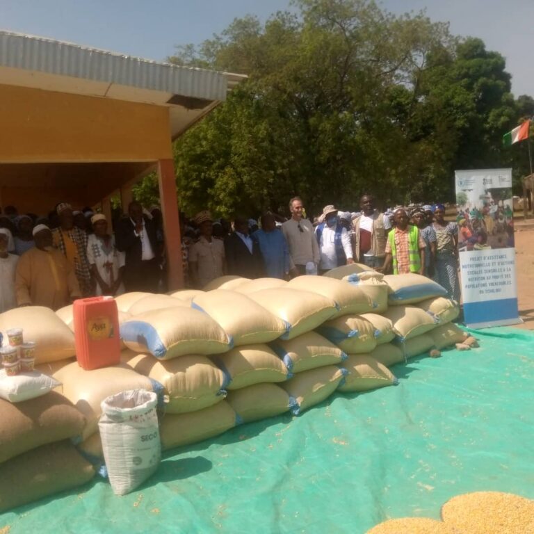 Côte d’Ivoire-AIP/ Une coopérative agricole féminine apporte son soutien à la cantine scolaire de l’EPP Mambiadougou