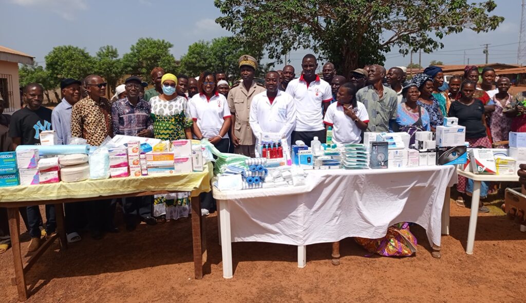 Côte d’Ivoire-AIP/ L’ONG Un sourire pour toi aussi offre des médicaments et de matériels médicaux au centre de santé de Nahio