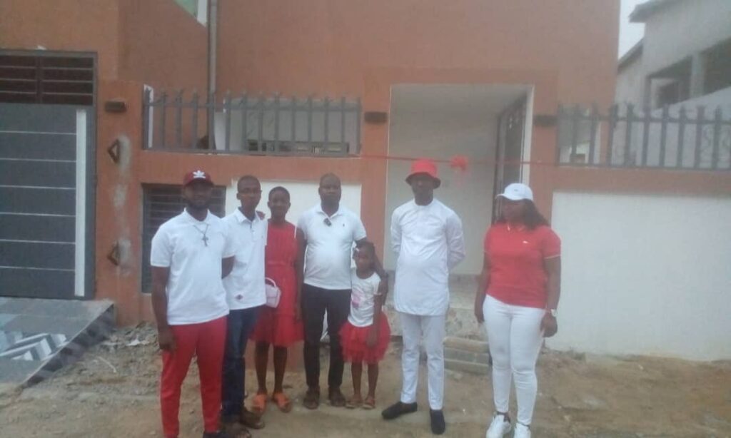 Côte d’Ivoire-AIP/ Des terrains nus et des clés de logements remis à des souscripteurs à Grand-Bassam