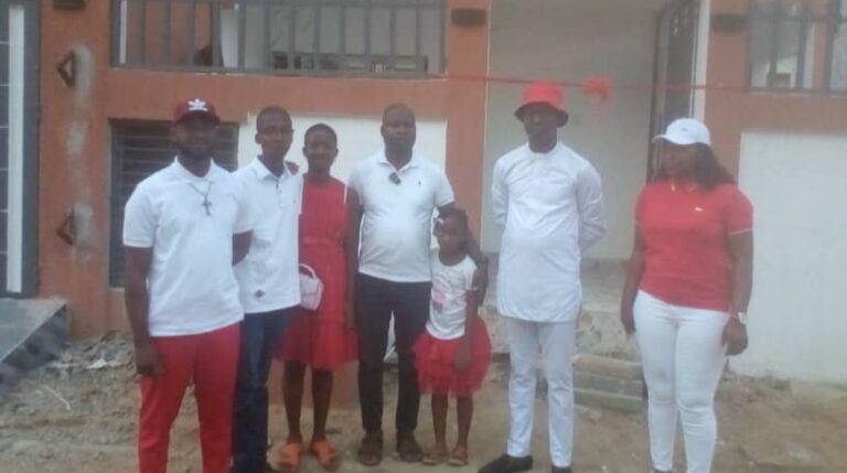 Côte d’Ivoire-AIP/ Des terrains nus et des clés de logements remis à des souscripteurs à Grand-Bassam