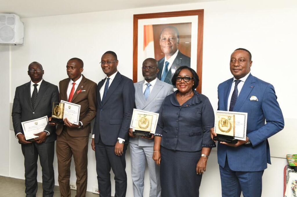 Côte d’Ivoire-AIP/La ministre de Fonction publique honore les lauréats du prix national d’excellence 2024