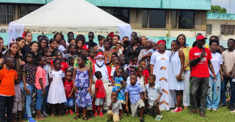 Côte d’Ivoire-AIP/Noël 2024 : L’ONG « Cœur en Éveil » offre des cadeaux à 50 enfants atteints d’insuffisance rénale