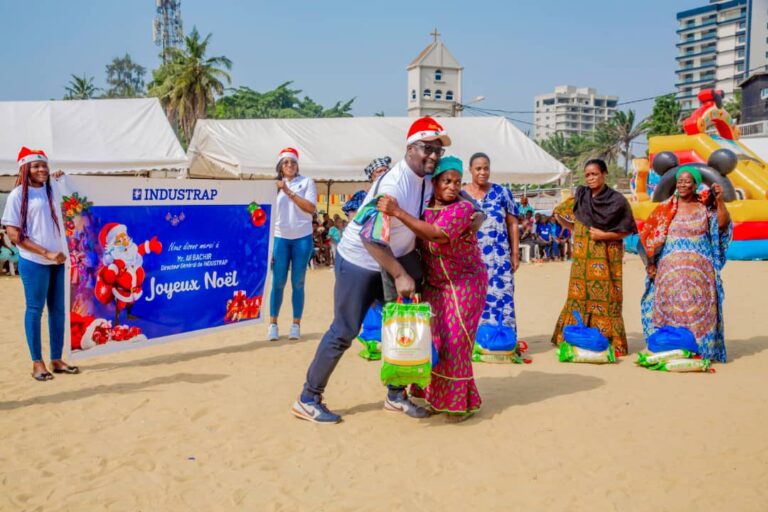 Côte d’Ivoire-AIP/ Une entreprise illumine la fête de Noël des enfants et veuves du village Abia-Abety