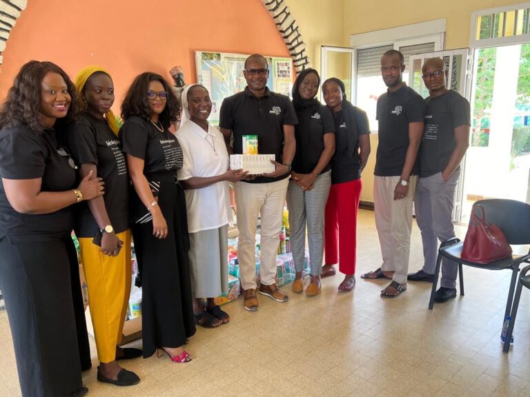 Côte d’Ivoire-AIP/ Une entreprise pharmaceutique mobilise ses employés en Afrique pour des actions communautaires et environnementales