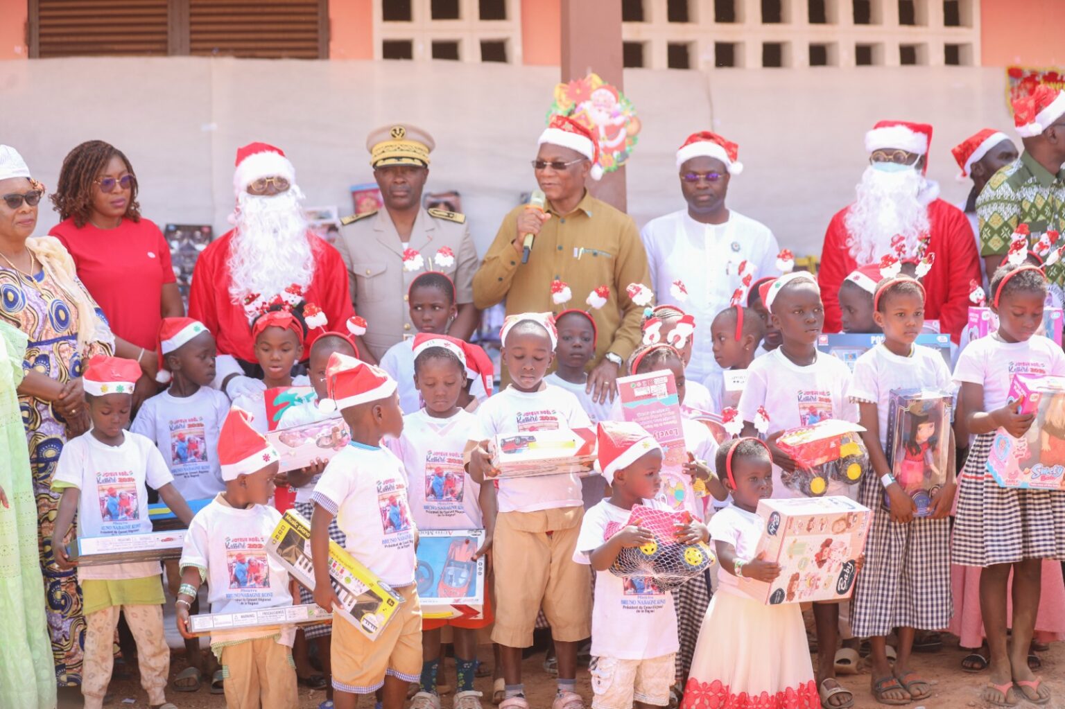 Côte d’Ivoire-AIP/ Arbre de Noël 2024: le conseil régional de la Bagoué comble 500 enfants à Kasséré