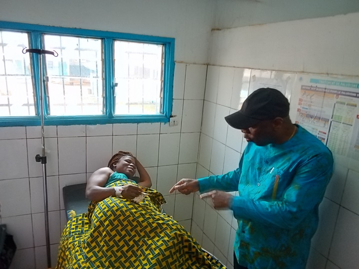 Côte d’Ivoire – AIP / Le député visite les structures sanitaires d’Akoupé et Bécouefin pour soutenir les malades