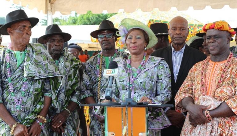 Côte d’Ivoire-AIP/Kandia Camara célèbre le vivre-ensemble avec les populations de Mopoyem à Dabou