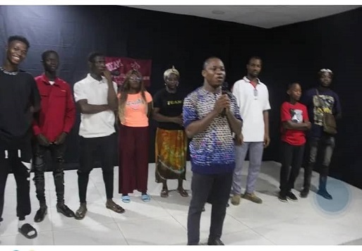 Côte d’Ivoire-AIP/ La troupe TeamJS présente sa pièce « Le thérapeute » à Béoumi