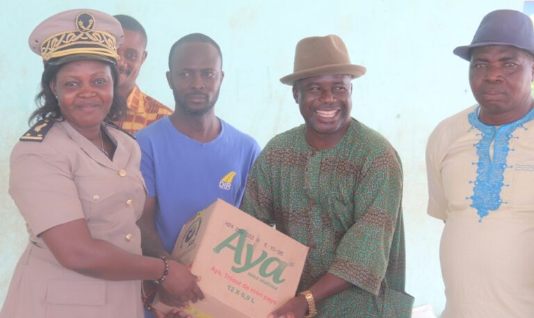 Côte d’Ivoire-AIP/ La ministre Dogo Belmonde offre vivres à la population de Gagnoa pour les fêtes de fin d’année