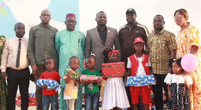 Côte d’Ivoire – AIP/ Arbre de Noël 2024: Le maire de Bondoukou cadeaute plus de 300 enfants de la commune