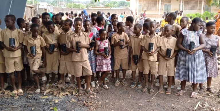 Côte d’Ivoire-AIP/ 200 élèves et 15 enseignants du GS Comikro initiés sur les techniques de réalisation de pépinières