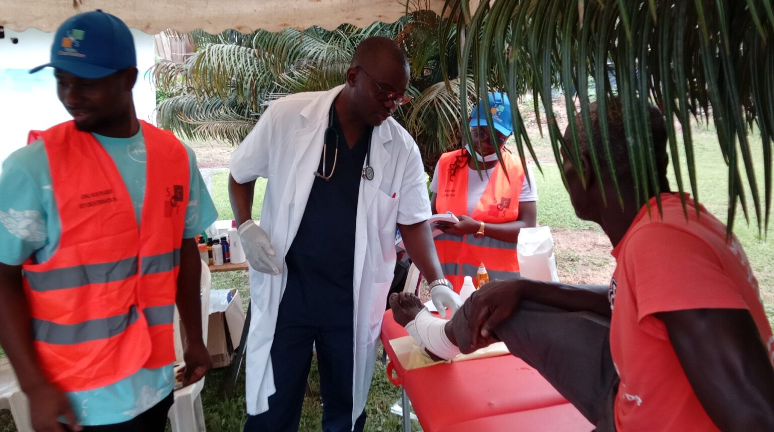 Côte d’Ivoire-AIP/ L’ONG « SOS Plaies et Cicatrisation » offre des soins médicaux aux populations d’un village de Bingerville