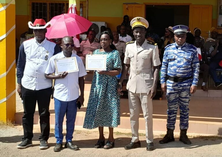Côte d’Ivoire – AIP / Le maire de Ouellé distingue les meilleurs agents