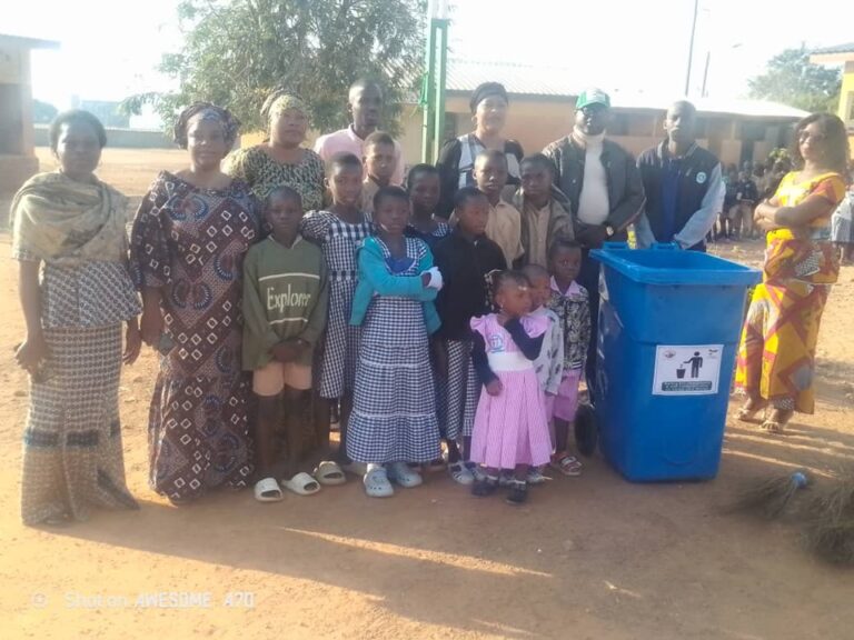 Côte d’Ivoire- AIP/ Du matériel de salubrité offert aux écoles primaires de Touba