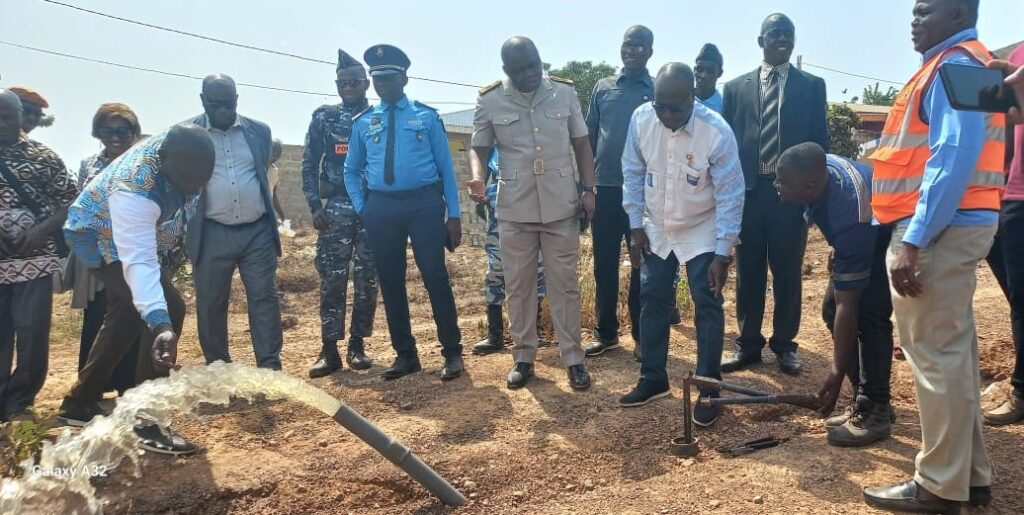 Côte d’Ivoire – AIP / Le maire de Daoukro approvisionne le quartier Lycée 2 nord extension de Daoukro en eau potable