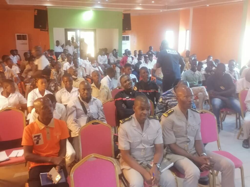 Côte d’Ivoire-AIP / Les élèves de Sinématiali sensibilisés à la lutte contre les fausses informations sur les réseaux sociaux