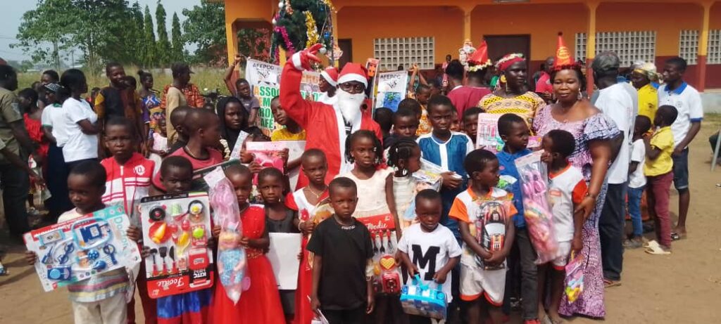 Côte d’Ivoire – AIP/ Arbre de Noël 2024: Plus de 200 enfants cadeautés par une association de productrices de cacao dans la sous-préfecture d’Adaou