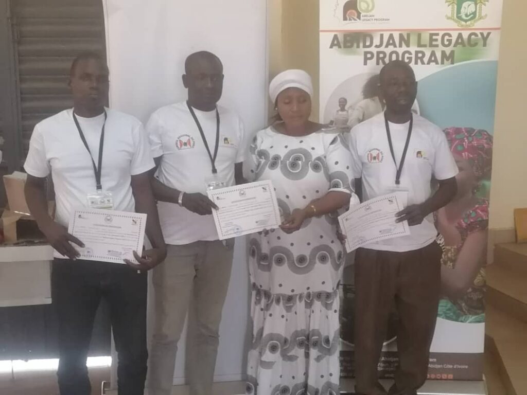 Côte d’Ivoire – AIP / 40 jeunes de la sous-préfecture de Sinématiali reçoivent leurs attestations de fin de formation en apiculture moderne