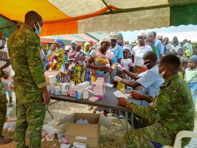 Côte d’Ivoire-AIP/ Forte mobilisation des populations aux consultations médicales foraines initiées par l’armée ivoirienne à Kalan1