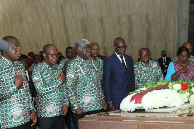 Côte d’Ivoire-AIP/Commémoration du 31e anniversaire du décès de Houphouët-Boigny : Beugré Mambé en prière à la basilique de Yamoussoukro