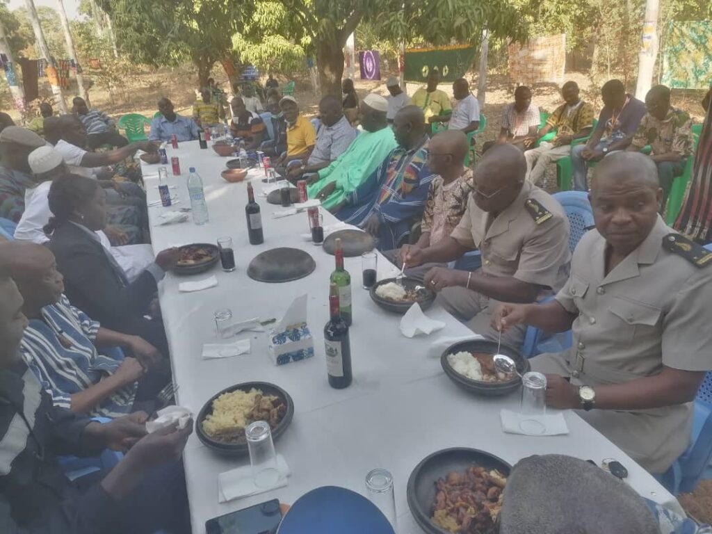 Côte d’Ivoire – AIP / La Fondation Senang offre un déjeuner champêtre à la population de Sinématiali