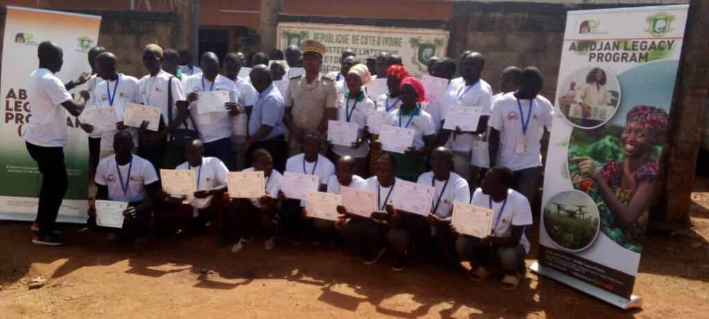 Côte d’Ivoire-AIP/ Abidjan Legacy Program remet des attestations de fin de formation à 186 apiculteurs à Sinematiali