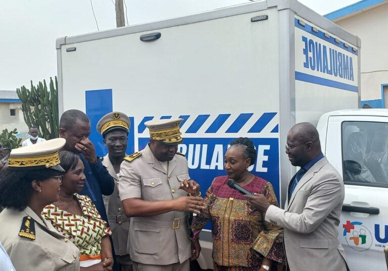 Côte d’Ivoire-AIP/ La ministre-gouverneure Raymonde Goudou remet une ambiance médicalisée à l’hôpital général de Daoukro