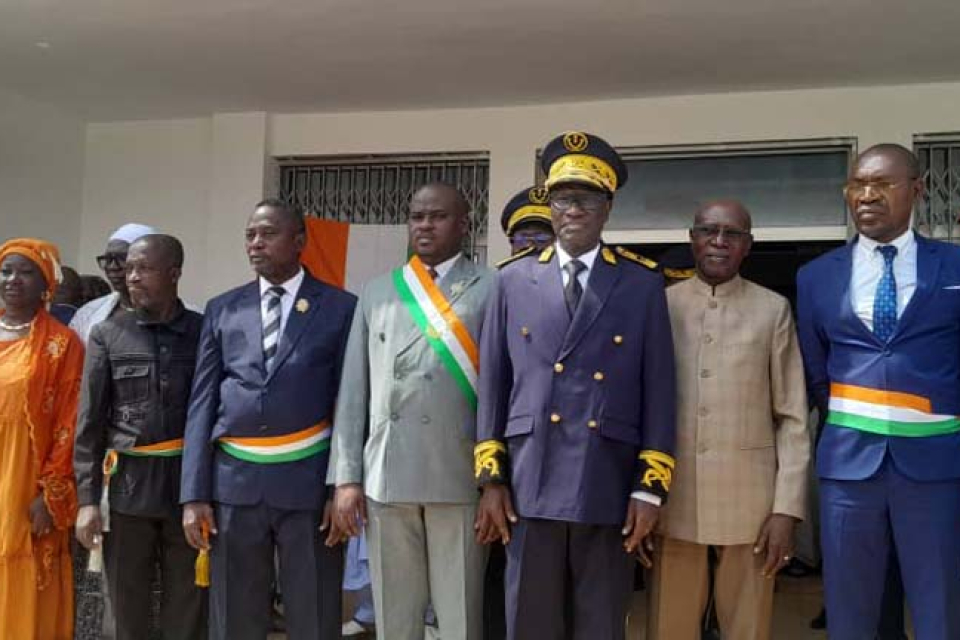 Cérémonie de présentation des voeux au Préfet de région du Kabadougou, préfet du département d’Odienné, René Famy Kouamé. Photo avec les élus