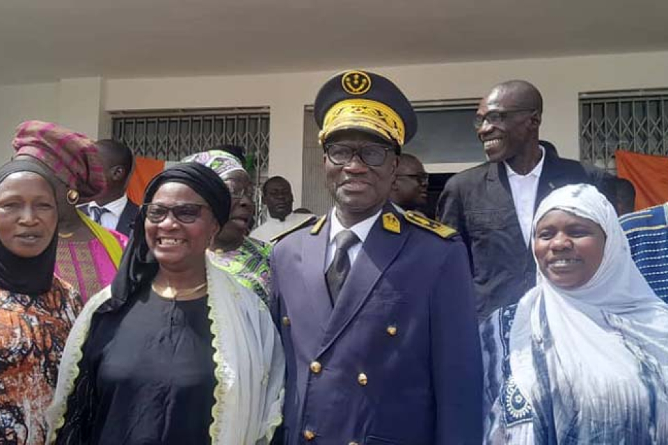 Cérémonie de présentation des voeux au Préfet de région du Kabadougou, préfet du département d’Odienné, René Famy Kouamé. Photo avec les responsables des femmes