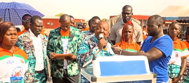 Côte d’Ivoire-AIP/ Don d’un véhicule pour renforcer la mobilité du troisième adjoint au maire de Doropo
