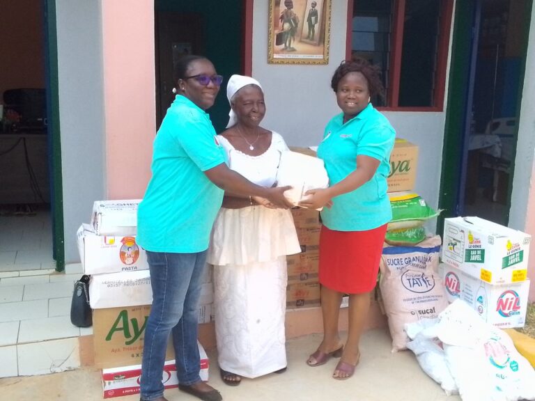 Côte d’Ivoire-AIP/ L’association Cocoa Ladies fait don de vivres et non vivres à l’orphelinat Mamie Thérèse d’Abengourou