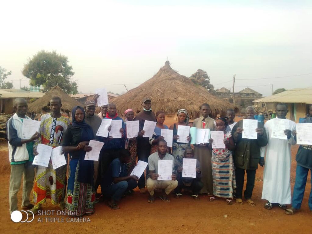Côte d’Ivoire – AIP/ Un cadre apporte son appui financier pour l’établissement des extraits de naissance à Dandougou
