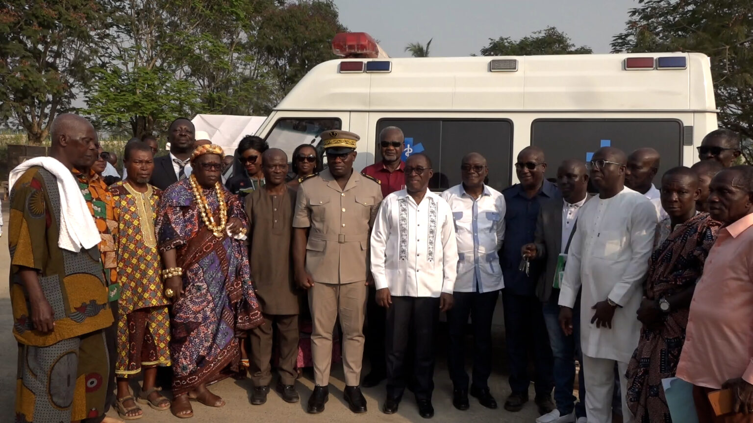 Côte d’Ivoire-AIP/Le conseil régional du Sud-Comoé dote le centre de santé de Koukourandoumi d’une ambulance