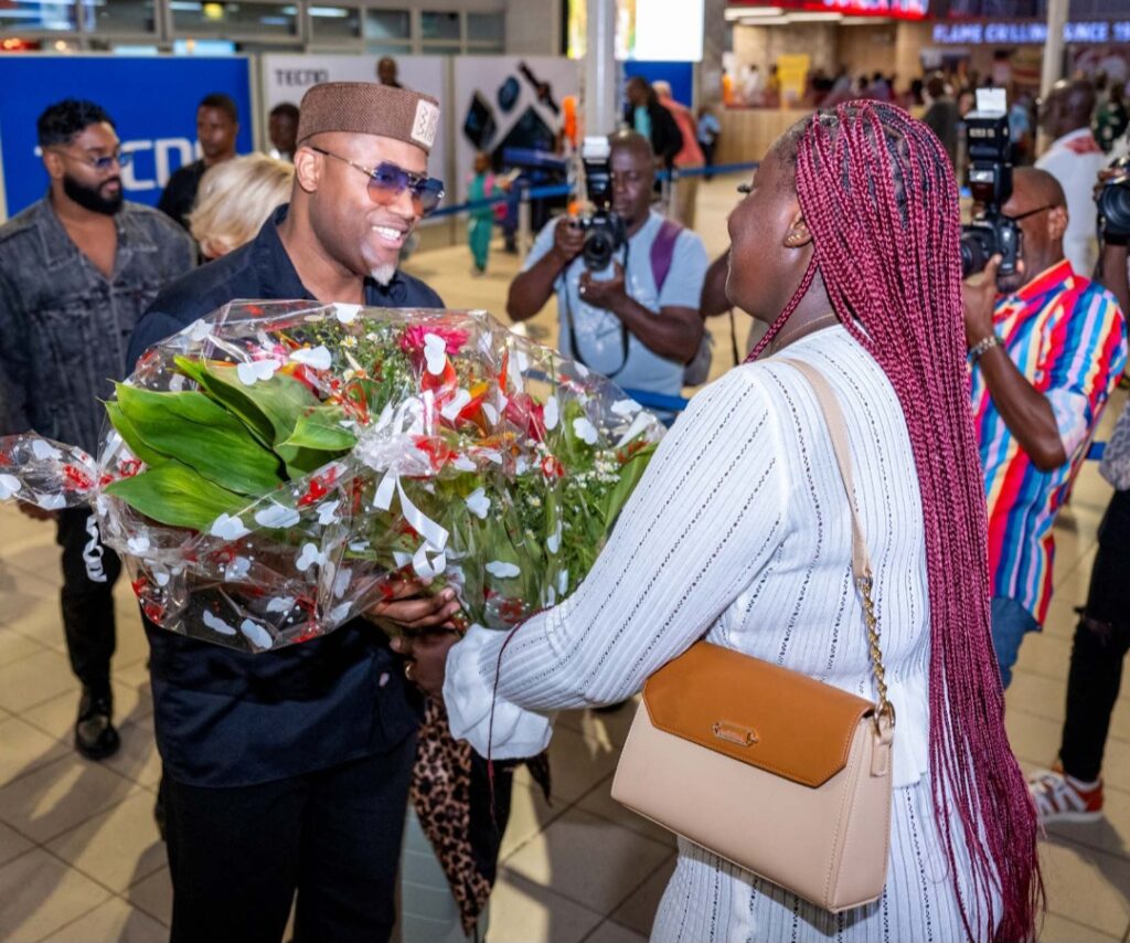 Côte d’Ivoire-AIP-Musique/ La star canadienne Abel Maxwell accueillie à Abidjan pour signer avec Universal Music